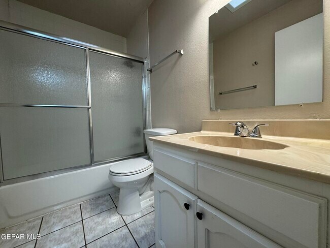 Building Photo - 701 Espolon Dr