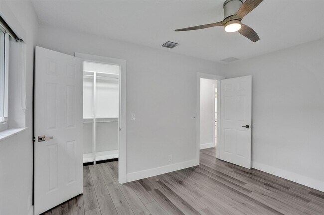 Building Photo - 5361 SW 7th St