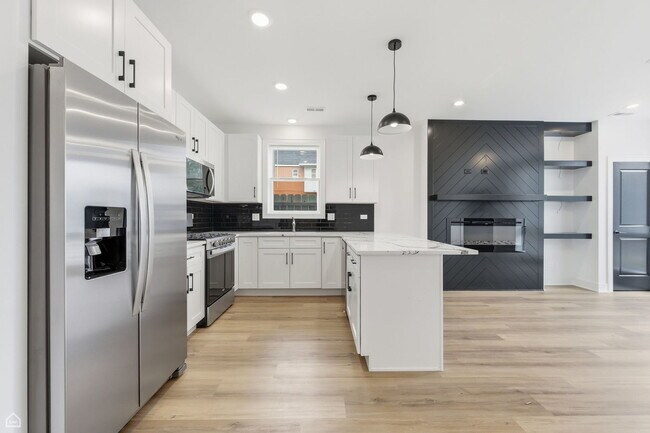 Building Photo - 3902 S Lake Park Ave