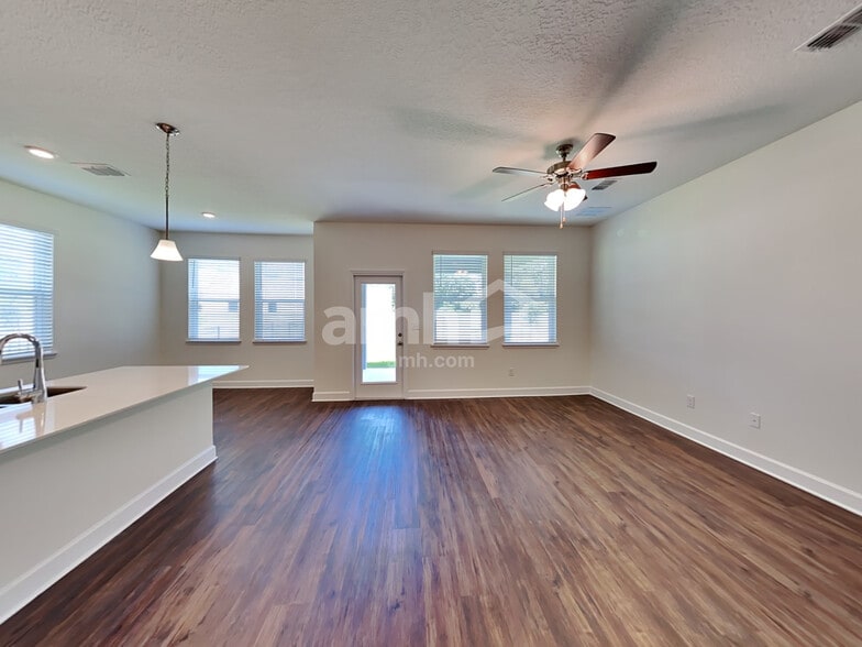 Building Photo - 1131 Walden Pond Dr