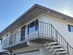 Building Photo - Central Roseville: 2 Bedroom 1 Bathroom Single Level, Large Living Room Central Heat and Air Upda...