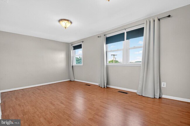 Building Photo - 643 47th St