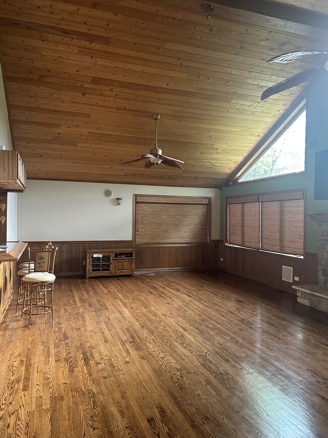 Building Photo - 527 Springwood Ln