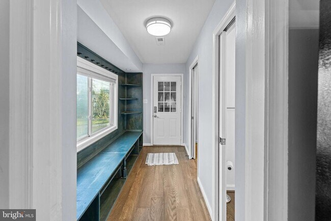 Building Photo - 6910 Ontario St