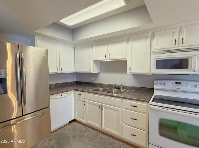 Building Photo - 1310 S Pima