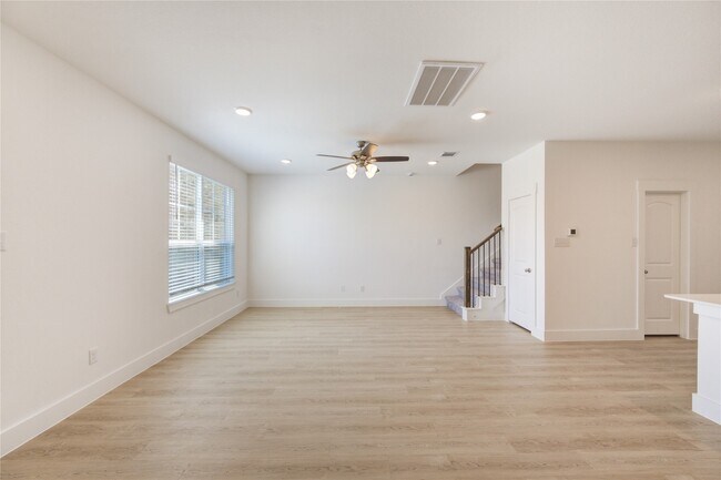 Building Photo - 11910 Carvalho Dr