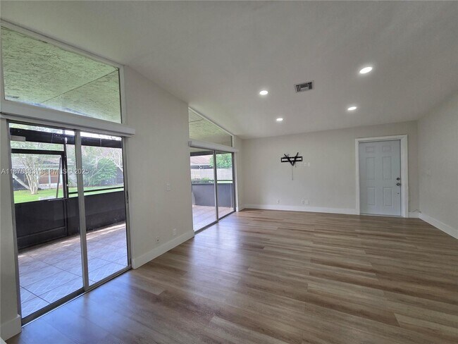 Building Photo - 15798 Woodgate Ct