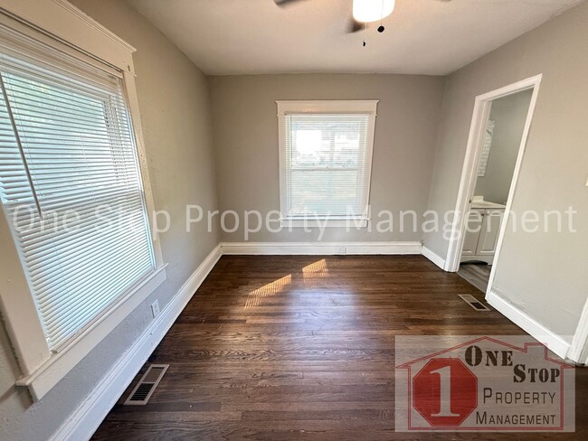 Building Photo - Spacious 3-bedroom, 2-bath in Kansas City