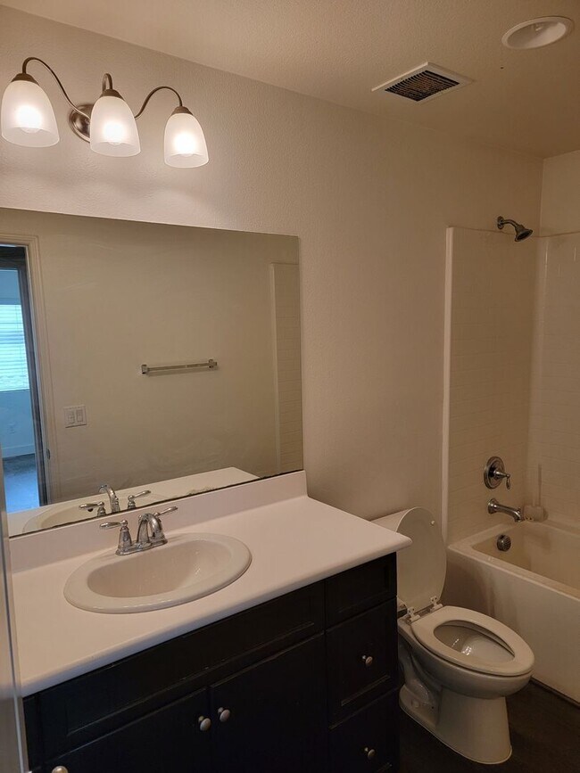 Building Photo - Georgous 4-bedroom, 3-bath detached condo ...