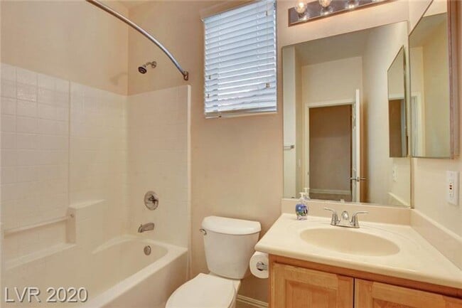 Building Photo - Gorgeous Southern Highlands 3 bedroom + loft and office with a sparkling pool!