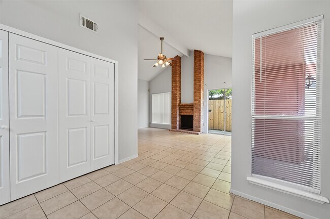 Building Photo - 16106 Barbarossa Dr