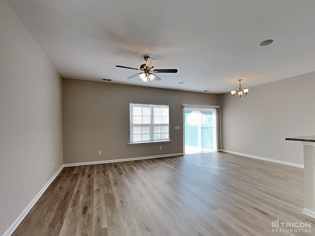 Building Photo - 469 Eastfair Dr