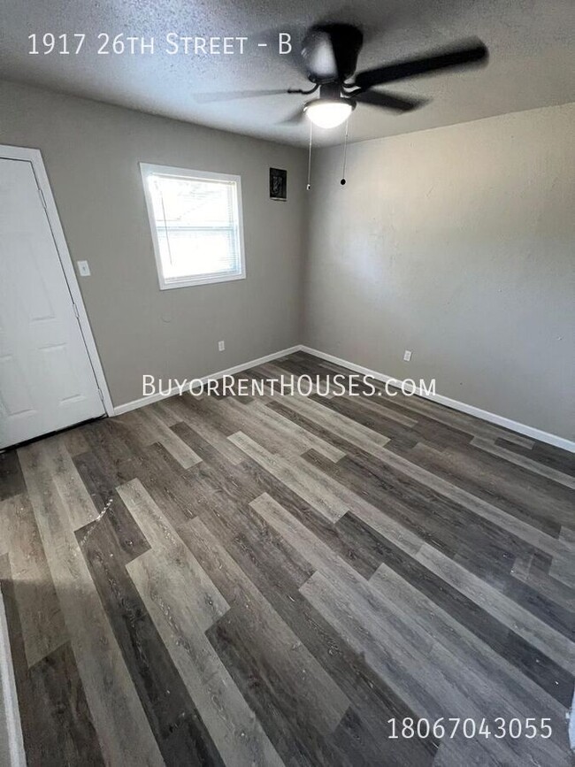 Building Photo - $499 Move-In Special (+ admin fee) + $0 De...