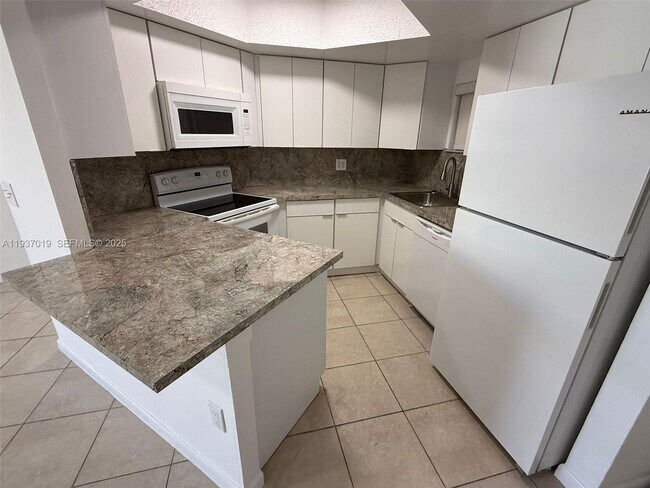 Building Photo - 8343 Lake Dr