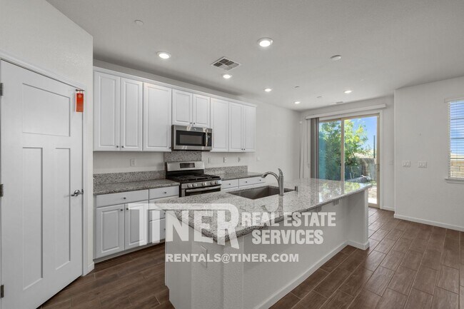 Building Photo - 8082 Avanti Dr
