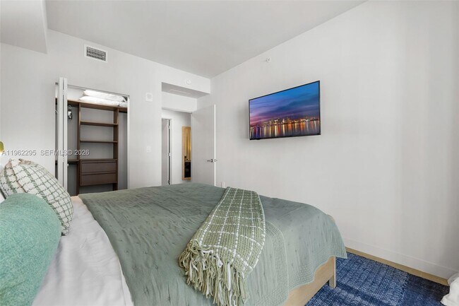 Building Photo - 11 NE 6th St