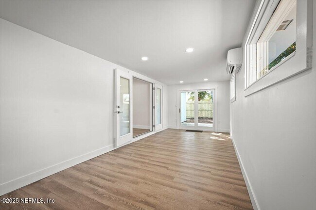 Building Photo - 937 4th Ave S