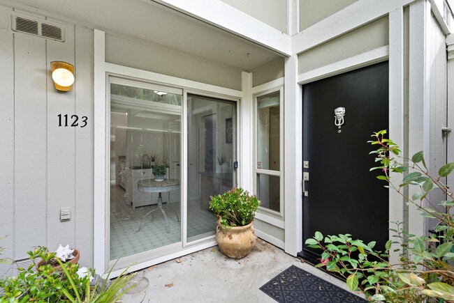 Building Photo - 1123 San Ramon Valley Blvd