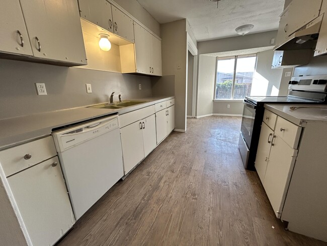 Building Photo - 1613 69th St