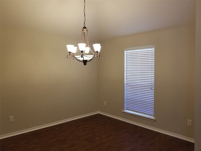 Building Photo - 5598 Carrington Dr
