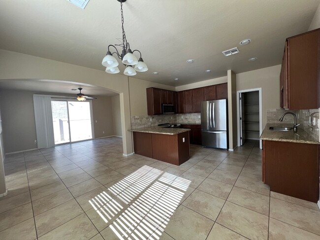 Building Photo - 3871 E Edna Dr