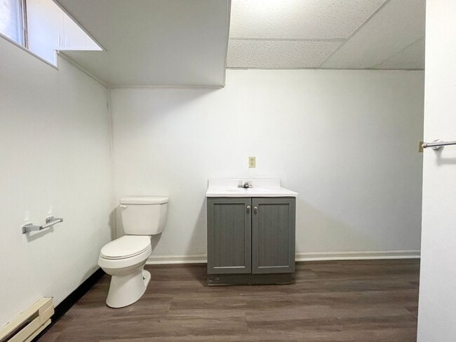 Building Photo - Preleasing for August 2026! 3 Bedroom Apar...