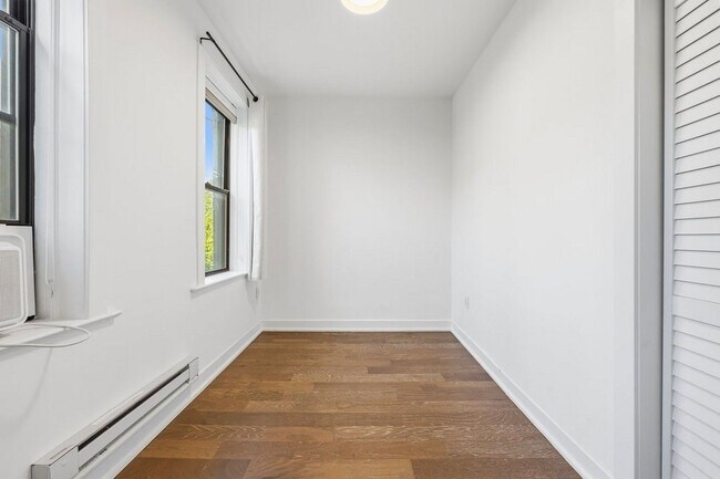 Building Photo - 366 2nd St