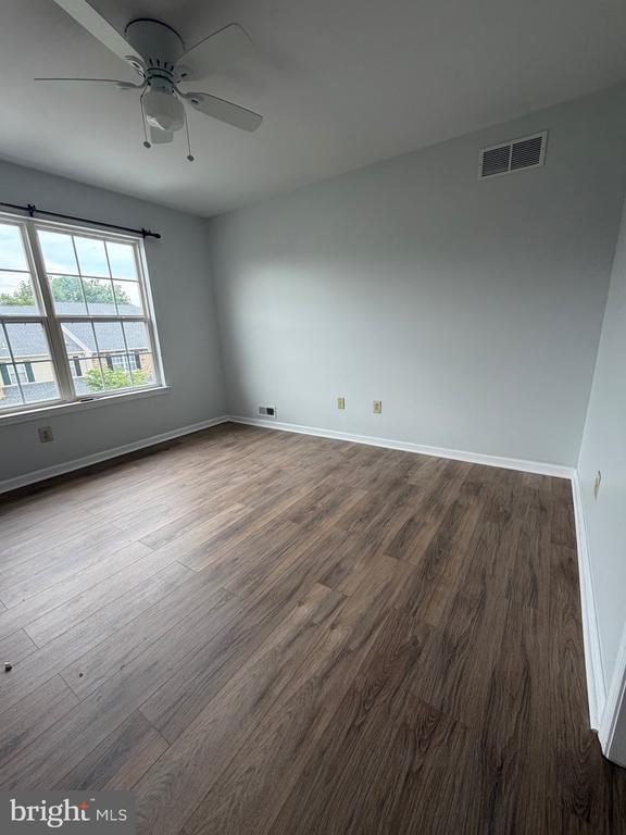 Building Photo - 323 Glenn Rose Cir