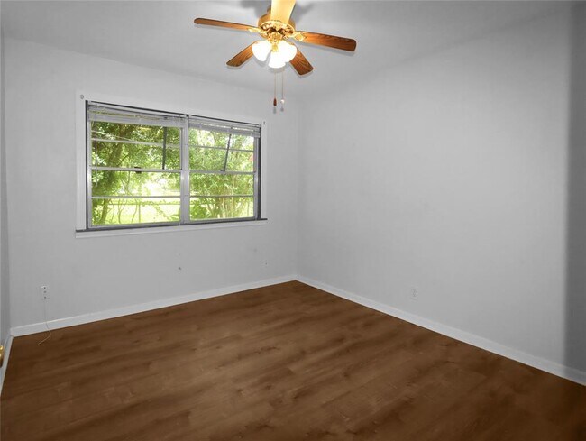 Building Photo - 205 Highland Dr