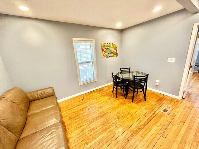 Building Photo - Varsity Management