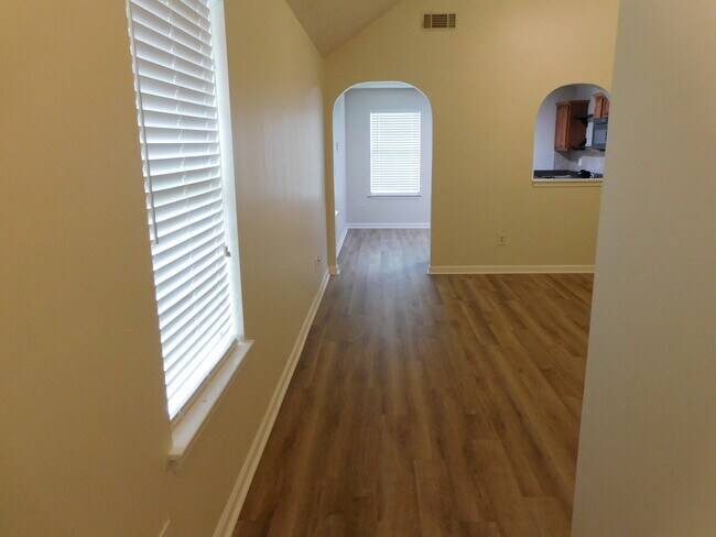 Building Photo - 330 Barshay Dr