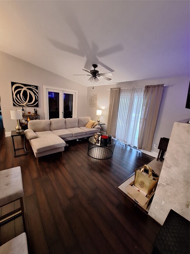 Building Photo - 2425 Augusta Dr