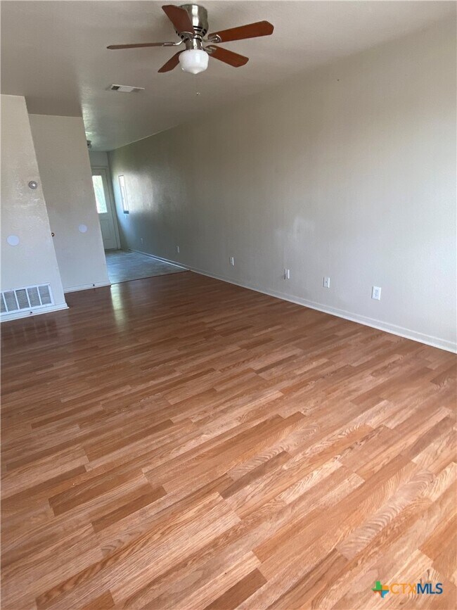 Building Photo - 3202 Hereford Ln