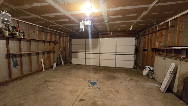 Building Photo - 122 Canton Ln