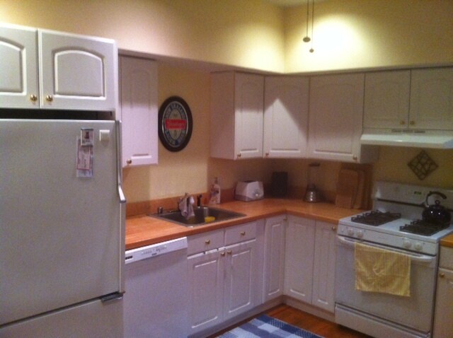 Building Photo - 2016 E Baltimore St