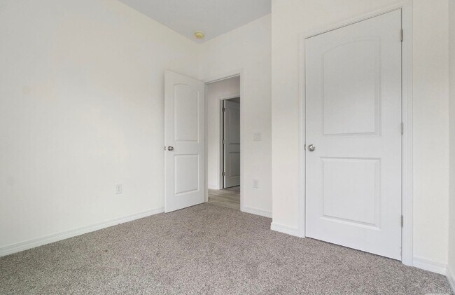 Building Photo - 801 E Gonzalez St