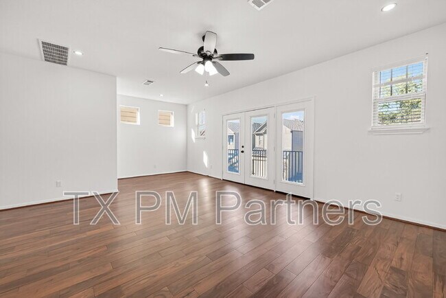 Building Photo - 10949 Cannes Memorial Dr