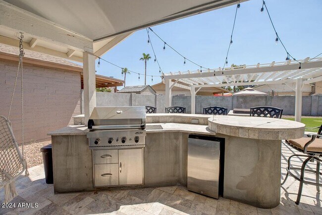 Building Photo - 917 N 87th Pl