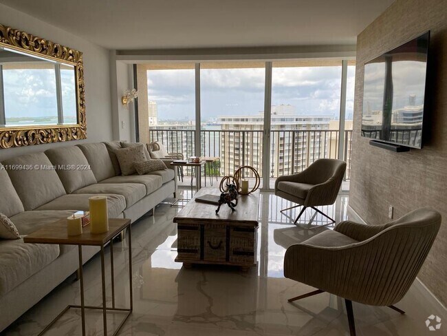 Building Photo - 1450 Brickell Bay Dr