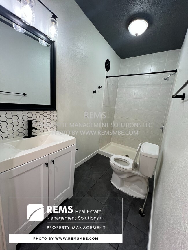 Building Photo - 813 Williamson St