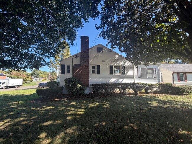 Building Photo - 112 W Hartford Rd