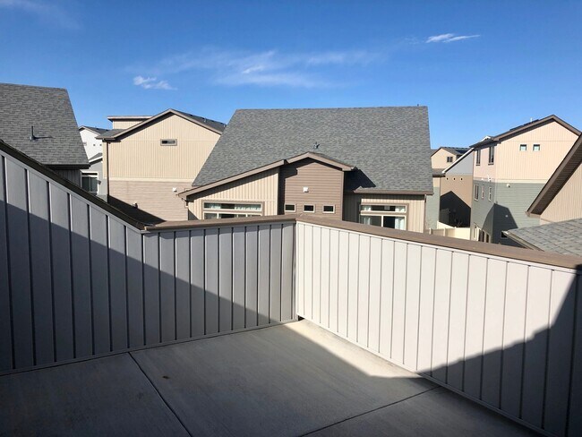 Building Photo - BEAUTIFUL 3BD HOME WITH LUXURY UPGRADES IN...