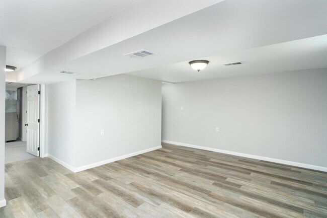 Building Photo - 506 N Ann St