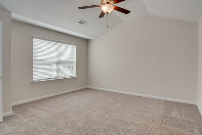 Building Photo - 403 Amesbury Dr