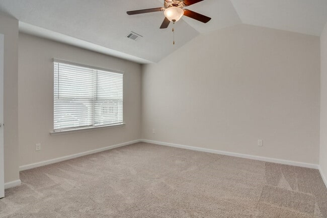 Building Photo - 485 Amesbury Dr