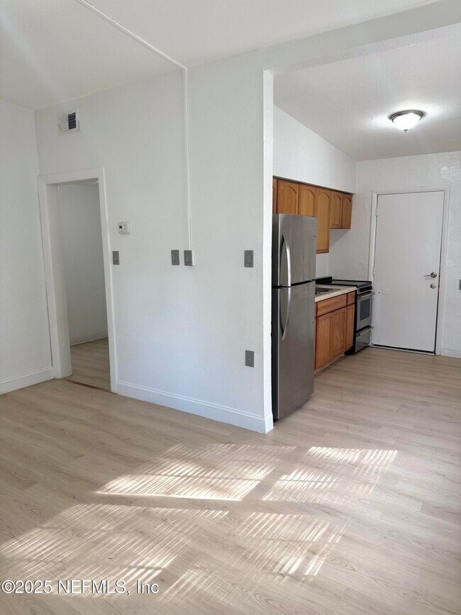 Building Photo - 2584 Wisteria St