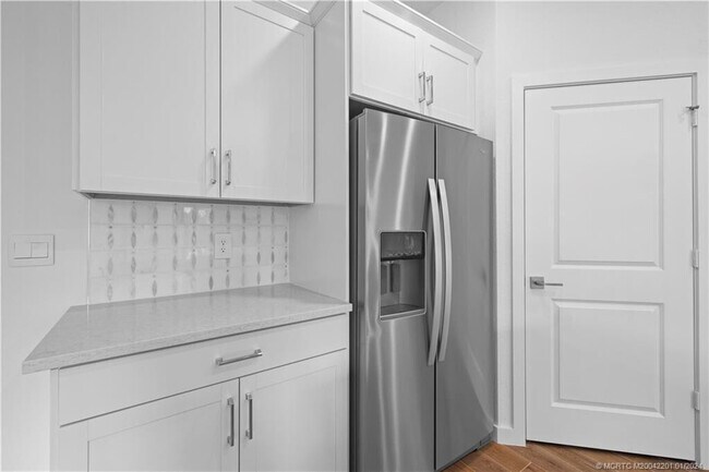 Building Photo - 2048 NE Ocean Dunes Dr