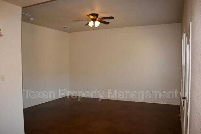 Building Photo - 3705 Mandy Dr
