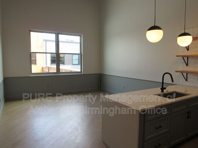 Building Photo - 2212 Morris Ave