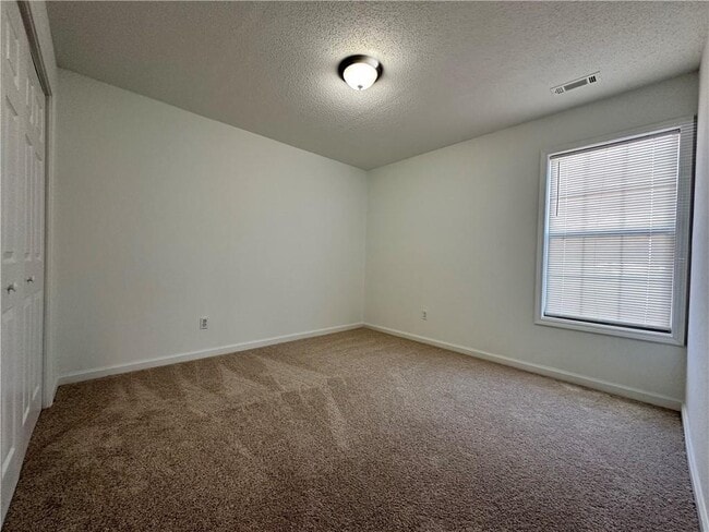 Building Photo - 35 Hidden Brook Ln